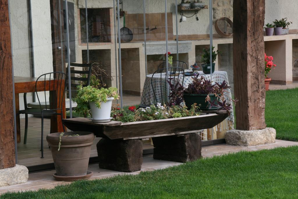 La Posada De Las Casitas Ampudia Exteriör bild